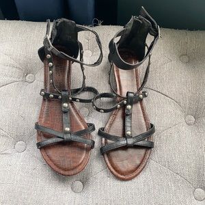 Bamboo size nine latte faux leather studded gladiator style sandals summer